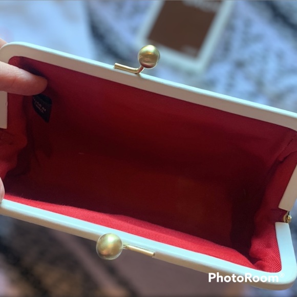 Extremely Rare Coach Poppy Wristlet. Mint Condition - Picture 3 of 4